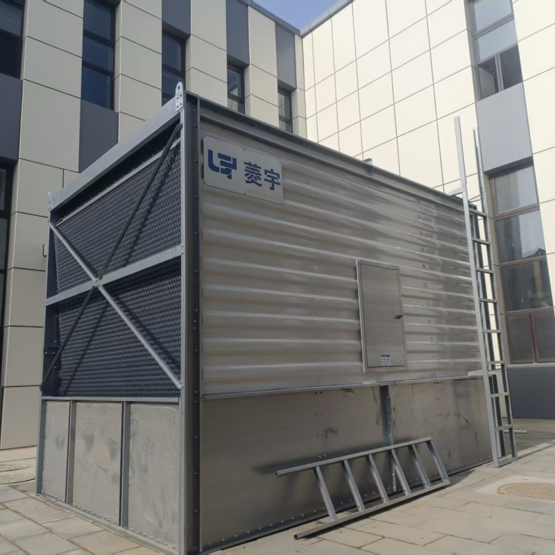 江苏工地自带水箱的菱宇方形横流式钣金冷却塔安装到客户指定位置